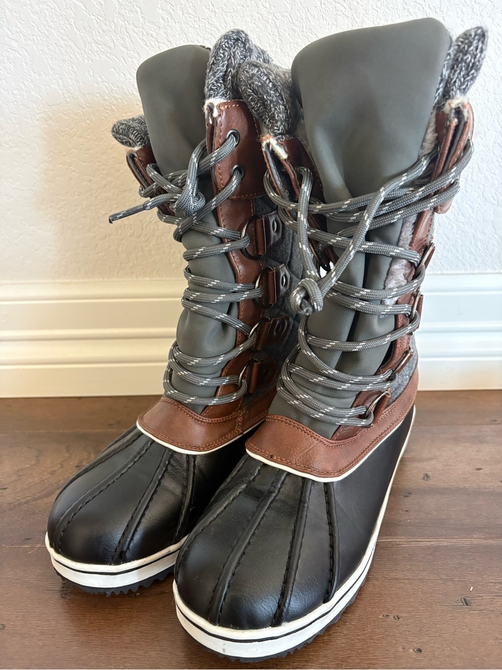 DREAM PAIRS Z41118* Women's Grey Mid Calf Waterproof Winter Snow Boots Size 7M